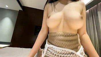 坚挺又圆润顶级美乳 饥渴淫穴紧紧吸住肉棒 榨干全部的精液