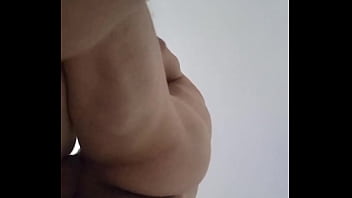 Madradtra caliente y culona le gusta sentirla hasta el fondo