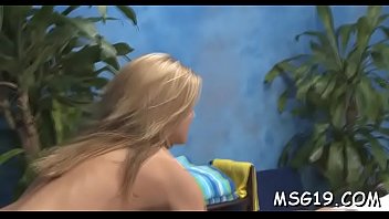 Skinny hottie enjoys deep insertion