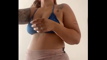 Dei muito a buceta a noite e acordei desse jeito