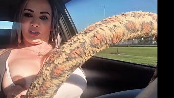 Fui sorteado pedi um app veio a motorista milf gostosa pelas ruas do rj ganhei um chupdriver na pica