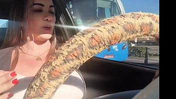 Fui sorteado pedi um app veio a motorista milf gostosa pelas ruas do rj ganhei um chupdriver na pica