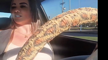 Fui sorteado pedi um app veio a motorista milf gostosa pelas ruas do rj ganhei um chupdriver na pica