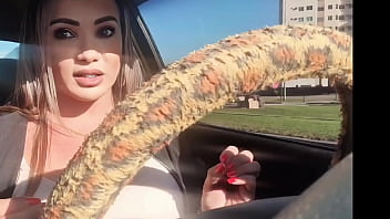 Fui sorteado pedi um app veio a motorista milf gostosa pelas ruas do rj ganhei um chupdriver na pica