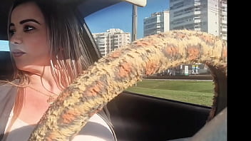 Fui sorteado pedi um app veio a motorista milf gostosa pelas ruas do rj ganhei um chupdriver na pica