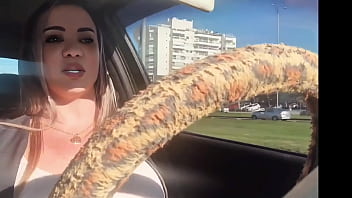 Fui sorteado pedi um app veio a motorista milf gostosa pelas ruas do rj ganhei um chupdriver na pica