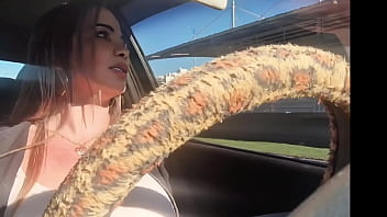 Fui sorteado pedi um app veio a motorista milf gostosa pelas ruas do rj ganhei um chupdriver na pica