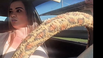 Fui sorteado pedi um app veio a motorista milf gostosa pelas ruas do rj ganhei um chupdriver na pica