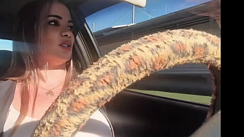 Fui sorteado pedi um app veio a motorista milf gostosa pelas ruas do rj ganhei um chupdriver na pica