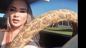 Fui sorteado pedi um app veio a motorista milf gostosa pelas ruas do rj ganhei um chupdriver na pica