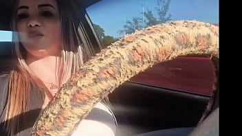 Fui sorteado pedi um app veio a motorista milf gostosa pelas ruas do rj ganhei um chupdriver na pica