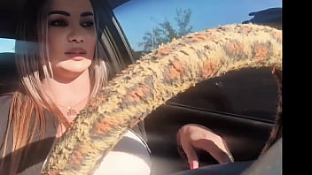 Fui sorteado pedi um app veio a motorista milf gostosa pelas ruas do rj ganhei um chupdriver na pica
