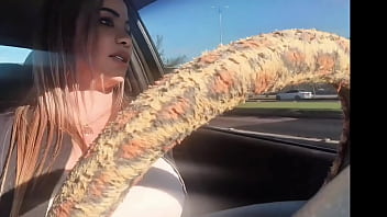 Fui sorteado pedi um app veio a motorista milf gostosa pelas ruas do rj ganhei um chupdriver na pica