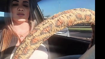 Fui sorteado pedi um app veio a motorista milf gostosa pelas ruas do rj ganhei um chupdriver na pica