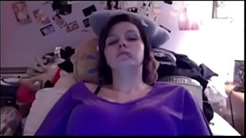 Emo teen masturbates on cam