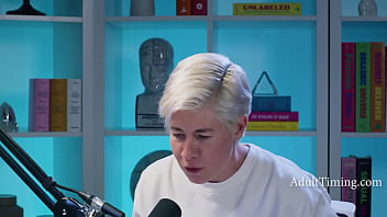 Natural Body Pornstar Redhead Lauren Phillips thumbnail