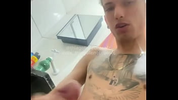 Deixa eu gozar assim na tua boca quero chuva de “rt” nesse conteúdo gozando…