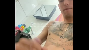 Deixa eu gozar assim na tua boca quero chuva de “rt” nesse conteúdo gozando…