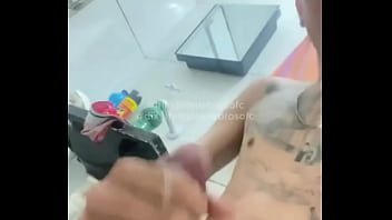 Deixa eu gozar assim na tua boca quero chuva de “rt” nesse conteúdo gozando…