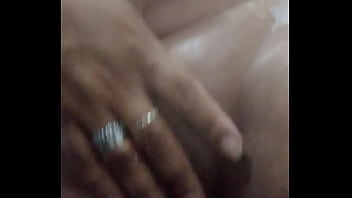 Amo pajearme mientras me baño