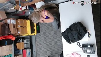 Tight thief convinced to fuck lp officer