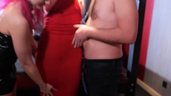 Voici notre orgie bdsm avec des chaînes des strapons des gods de l'anal du