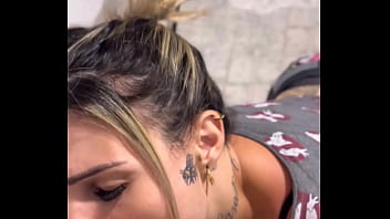 Uber Moto Mulher Bate Punheta Pro Passageiro Encima Da Moto No Fim Da Corrida Ela Faz Coisa Inusitada Com A Boca E O Cuzinho Dela Molhado thumbnail