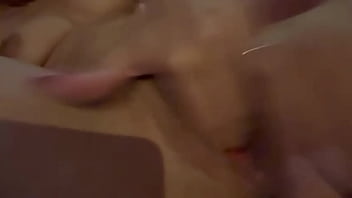 Le mando un rico video masturbandome despues de bañarme