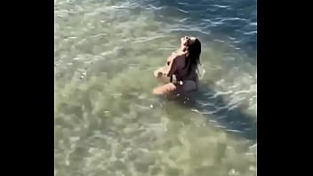 Você prefere mar ou piscina eu amo os dois ️