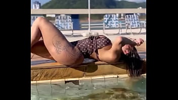 Você prefere mar ou piscina eu amo os dois ️