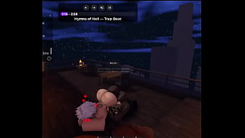 Detonando de pelo blanco y muslos gigantes