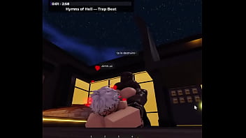 Detonando de pelo blanco y muslos gigantes