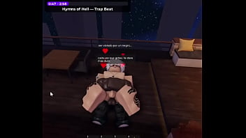 Detonando de pelo blanco y muslos gigantes