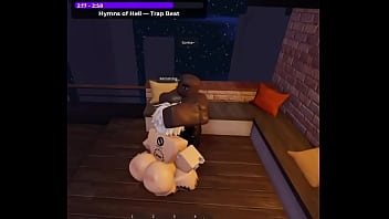 Detonando de pelo blanco y muslos gigantes