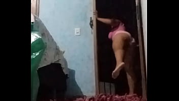 Exibindo me para o entregador enquanto o corninho espera