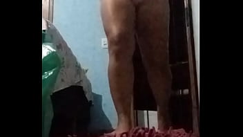 Exibindo me para o entregador enquanto o corninho espera