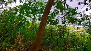 Homens Na Trilha Fazendo Pegação Em Público thumbnail