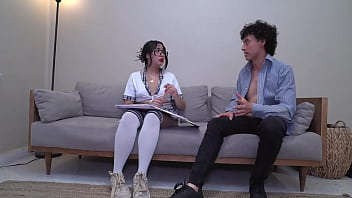 Alumna ejemplar escena completa con devi moon