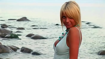 Teen goddess masha loves to provocate boners on the beach