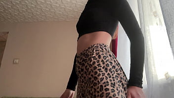 Мастурбация на кухне