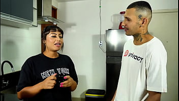 Vizinha deu café e uma mamada para agradecer o vizinho pela ajuda vizinha gostosa mamando o vizinho na cozinha e tendo a buceta chupada para agradecer o vizinho