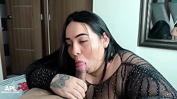 Ella es tan puta que le gusta cuando le meto toda mi verga a su boca parte 2