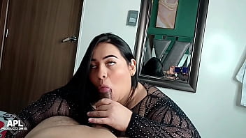 Ella es tan puta que le gusta cuando le meto toda mi verga a su boca parte 2