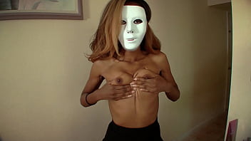 Ebony orgasms while wearing a mask