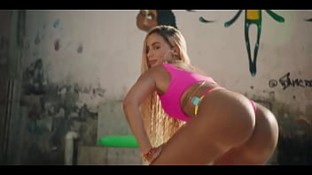 Anitta grande bunda