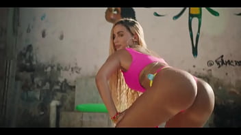 Anitta grande bunda