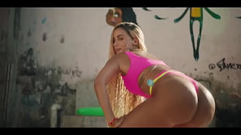 Anitta grande bunda