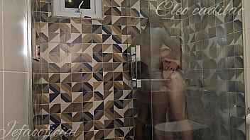 Cleo cadillac meu amigo veio atras de mim no banheiro fodida no pelo