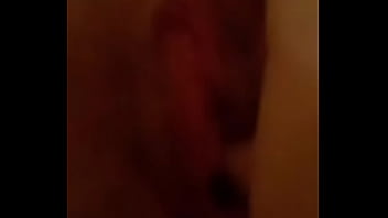 Infila le dita e gode