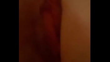 Infila le dita e gode